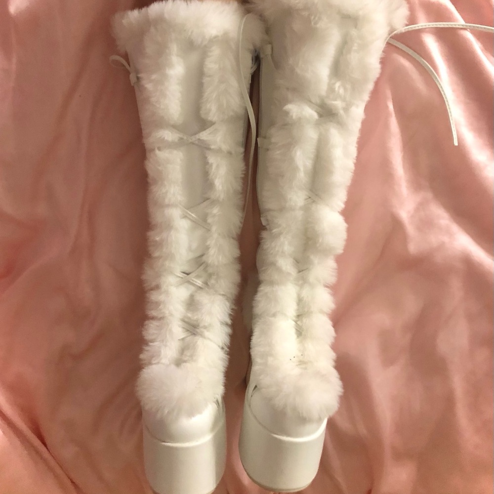 Demonia-style boot, white fuzzy platform boots, size 8, worn once!